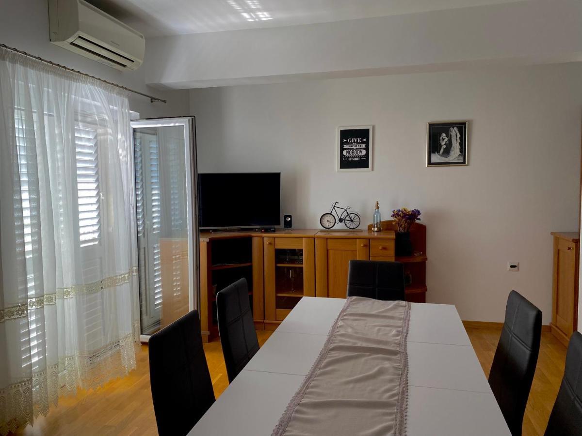 Ferienwohnung Apartman Nives Trogir Exterior foto