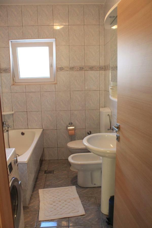 Ferienwohnung Apartman Nives Trogir Exterior foto